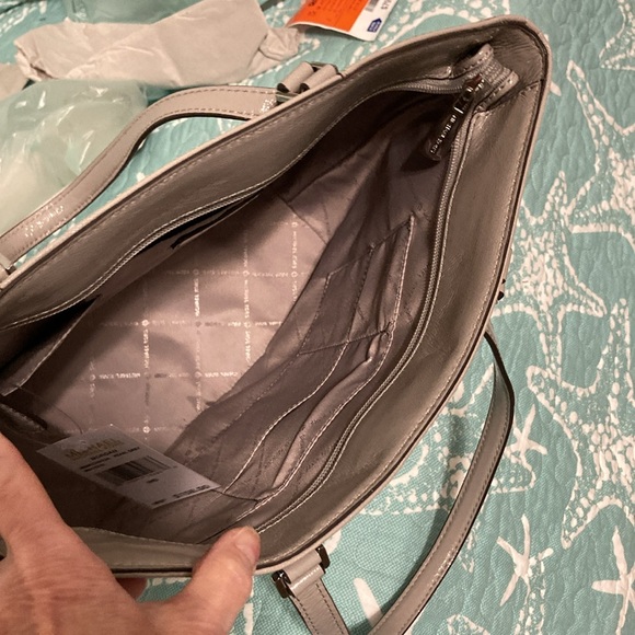 NWT-Michael Kors Morgan MEDIUM Tote. Pearl Grey. A classy zippered purse/tote. - Picture 5 of 7